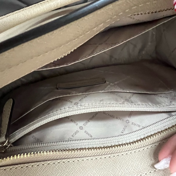 Michael Kors Medium Quinn Satchel Bisque - Picture 6 of 7